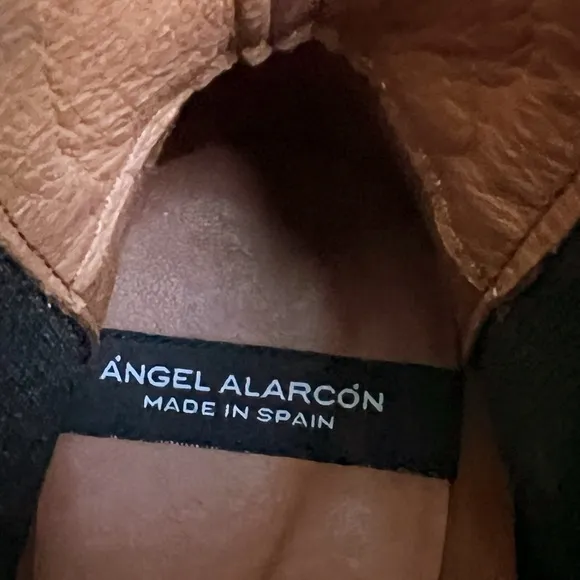 ANGEL ALARCON Made In Spain Leather Retro Block Heel Chelsea Boots Cream Size 7