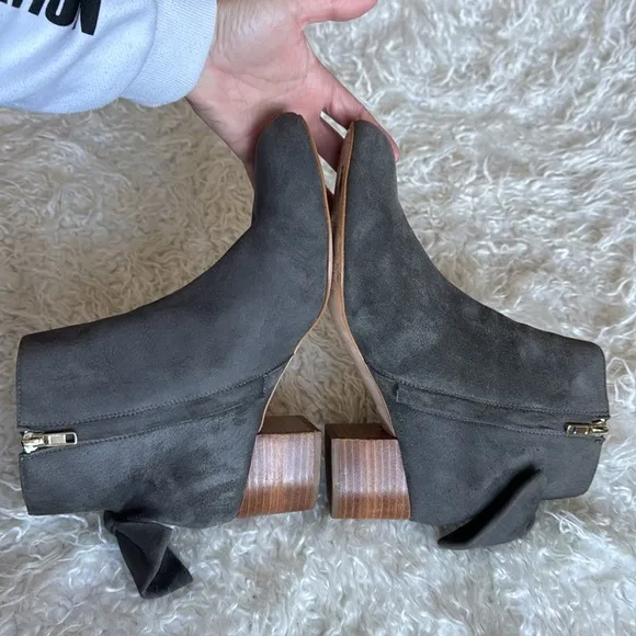 Anthropologie Bow Tied Suede Leather Heeled Ankle Boots/Booties Sz 9 Almond Toe