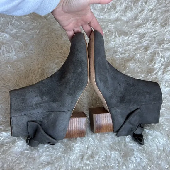 Anthropologie Bow Tied Suede Leather Heeled Ankle Boots/Booties Sz 9 Almond Toe