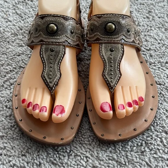 Ariat Brown Leather Studded Thong Sandals Size 6 Boho Coachella Western