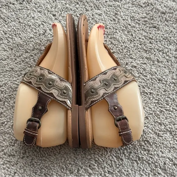 Ariat Brown Leather Studded Thong Sandals Size 6 Boho Coachella Western