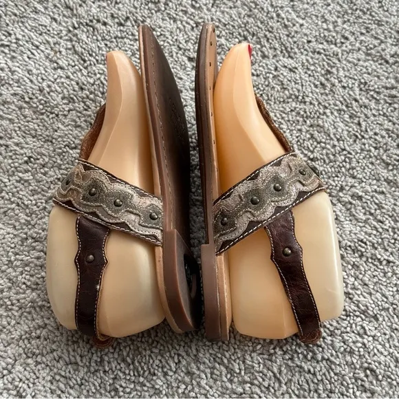 Ariat Brown Leather Studded Thong Sandals Size 6 Boho Coachella Western