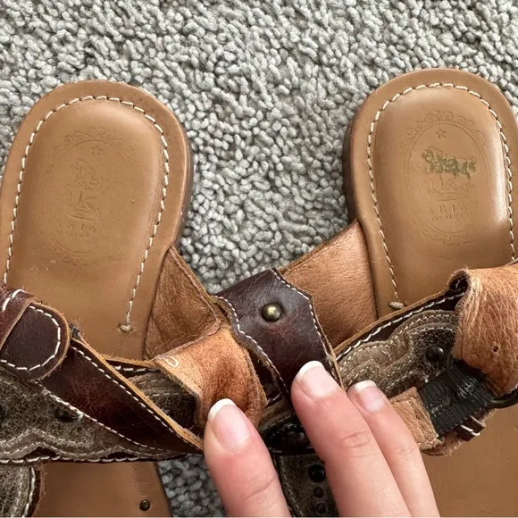 Ariat Brown Leather Studded Thong Sandals Size 6 Boho Coachella Western