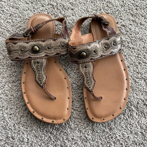 Ariat Brown Leather Studded Thong Sandals Size 6 Boho Coachella Western