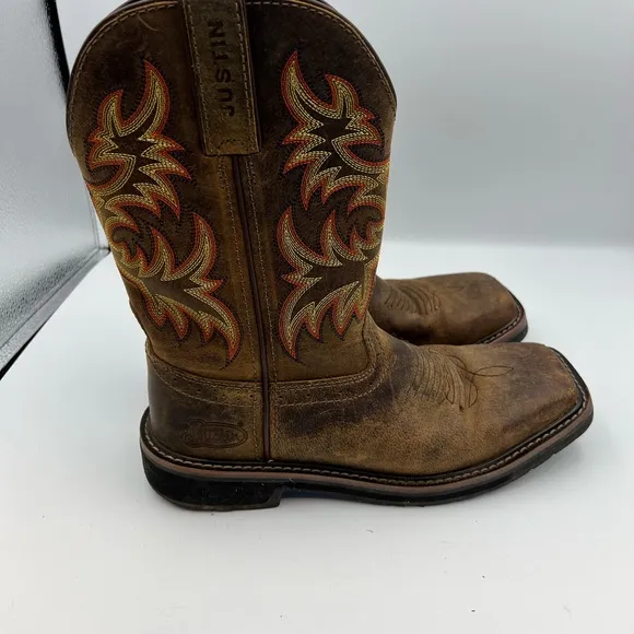 Ariat Brown Western Boots with Floral Stitching