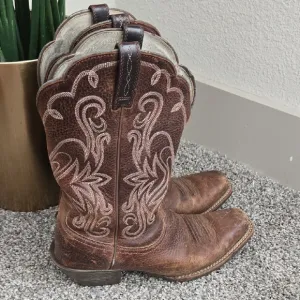 Ariat Brown Western Cowboy Cowgirl Boots Embroidered Design Legend Square Toe
