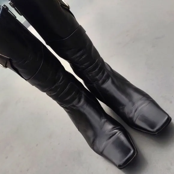 AVELA BELLINI LADIES CHIC HEELED BUCKLED METAL DETAIL LEATHER BOOTS