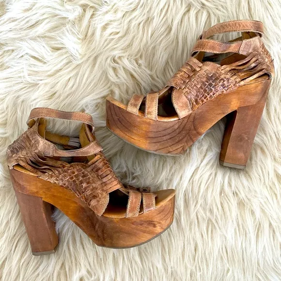 Bed Stu Distressed Leather Platform Buckles Sandals Wood Heals New w/ Stickers