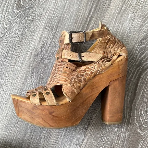 Bed Stu Distressed Leather Platform Buckles Sandals Wood Heals New w/ Stickers