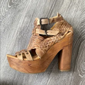Bed Stu Distressed Leather Platform Buckles Sandals Wood Heals New w/ Stickers