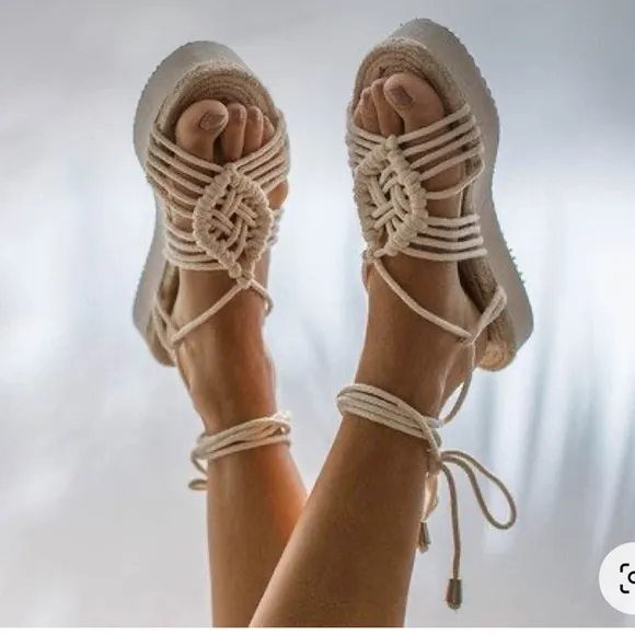 BELLAMICA BRAIDED SUMMER SANDALS SIZE 8 (38)