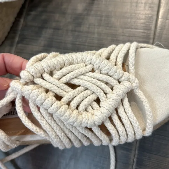 BELLAMICA BRAIDED SUMMER SANDALS SIZE 8 (38)