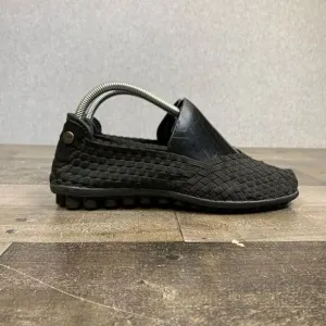 Bernie Mev womens 39 / US 8 shoes catwalk black woven slip on minimalist comfort