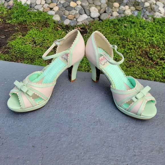 Bettie Page 'Sue' Mint and Cream Women's 4&quot; Heels