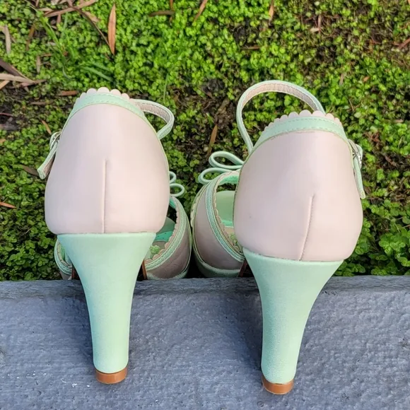 Bettie Page 'Sue' Mint and Cream Women's 4&quot; Heels