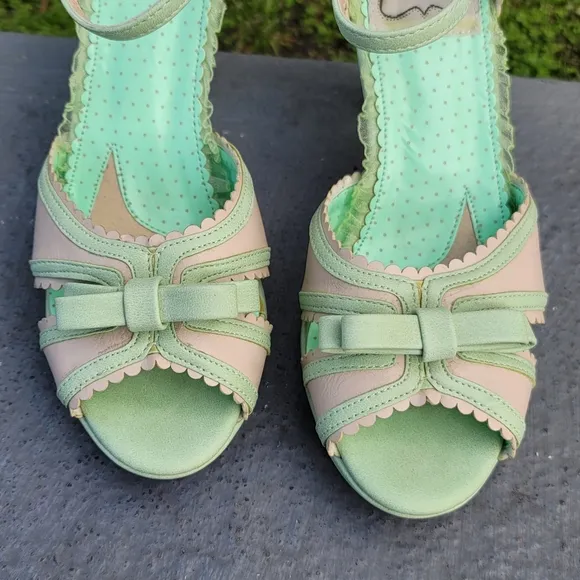 Bettie Page 'Sue' Mint and Cream Women's 4&quot; Heels