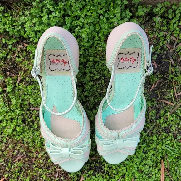 Bettie Page 'Sue' Mint and Cream Women's 4&quot; Heels