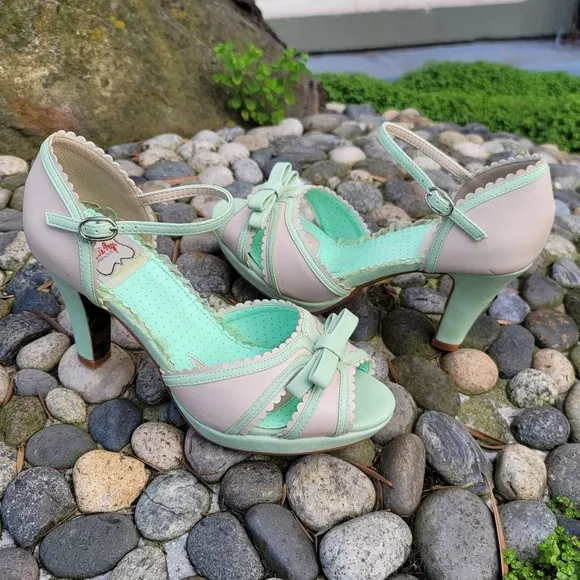 Bettie Page 'Sue' Mint and Cream Women's 4&quot; Heels