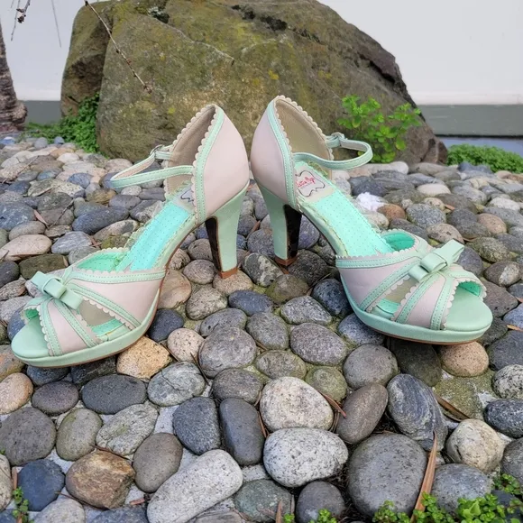 Bettie Page 'Sue' Mint and Cream Women's 4&quot; Heels