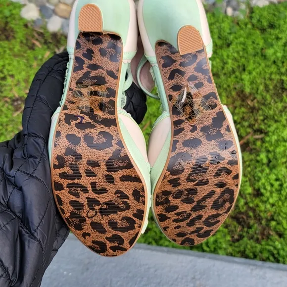 Bettie Page 'Sue' Mint and Cream Women's 4&quot; Heels
