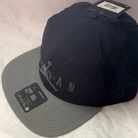 👦🏾BIG BOYS EMBROILED AIR JORDAN LOGO ON FRONT JUMPMAN NIKE SNAP BACK BRAND NEW