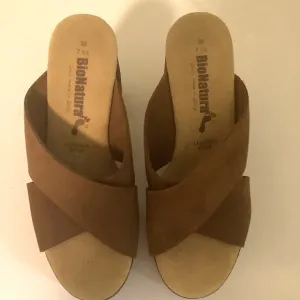 Bionatura Boho Women’s tan brown chunky heel leather slip on sandals size 7.5 38