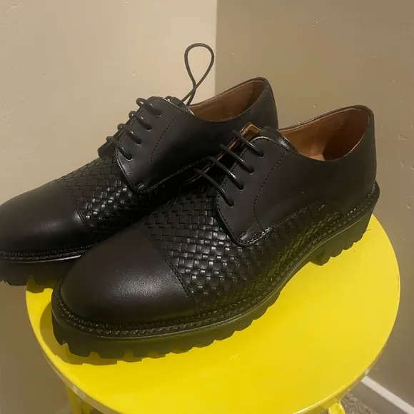 Black Leather women’s Oxford shoes