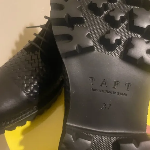 Black Leather women’s Oxford shoes