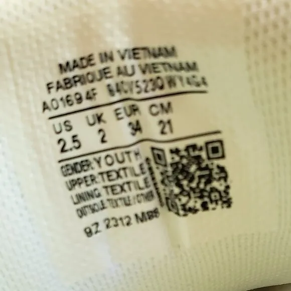 BNWoT CTAS Converse A01694F youth street bright white lace (2.5) KICKS