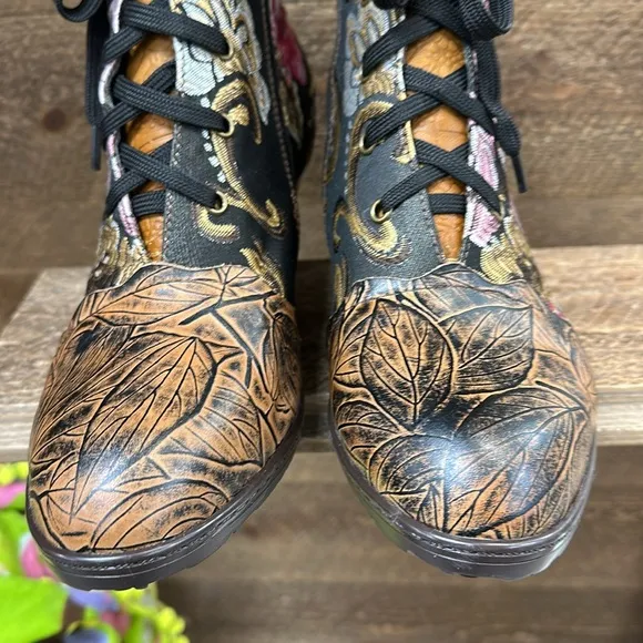 Boho Embroidered Ankle Boots – Size 42