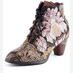 Boho Embroidered Ankle Boots – Size 42