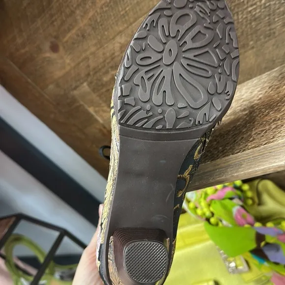 Boho Embroidered Ankle Boots – Size 42