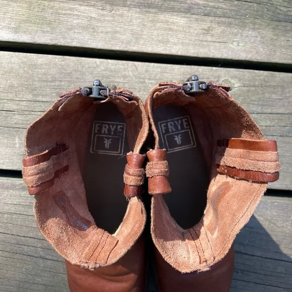 Boho FRYE Boots VICKY ARTISAN Harness Distressed Leather Whiskey Back Zip Size 8