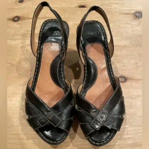 Born Leather Women strappy Sandals Black w floral cottagecore casual boho 7