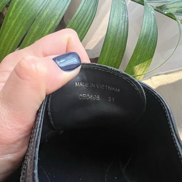 Boys dress Prada shoes size 31