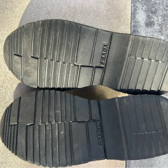 Boys dress Prada shoes size 31