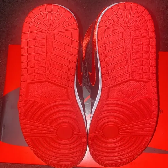 Brand new never been worn womens Jordan 1 Retro High OG.Sz.10.5w.satin red/black