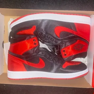 Brand new never been worn womens Jordan 1 Retro High OG.Sz.10.5w.satin red/black
