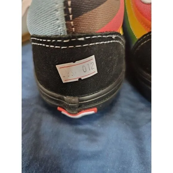 Brand New Vans Men's Off The Wall Skateboard  Shoes Size 8. 012