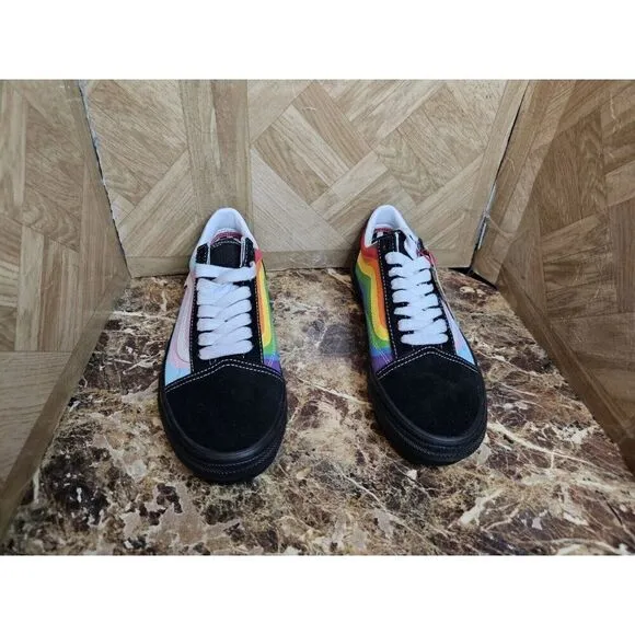 Brand New Vans Men's Off The Wall Skateboard  Shoes Size 8. 012