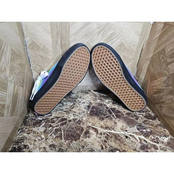 Brand New Vans Men's Off The Wall Skateboard  Shoes Size 8. 012