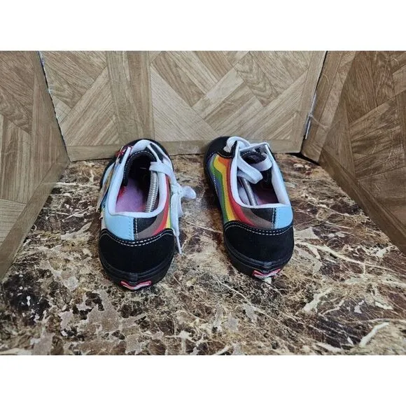 Brand New Vans Men's Off The Wall Skateboard  Shoes Size 8. 012