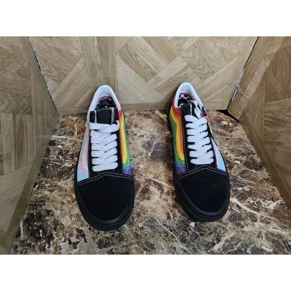 Brand New Vans Men's Off The Wall Skateboard  Shoes Size 8. 012