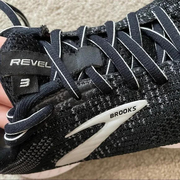 BROOKS Revel 3 Men’s Athletic Running shoes 8.5