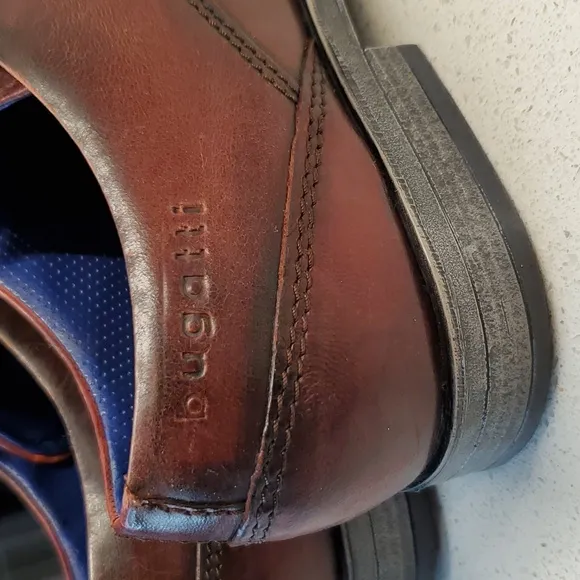 BUGATTI Burgandy leather dress shoes (sz 9)