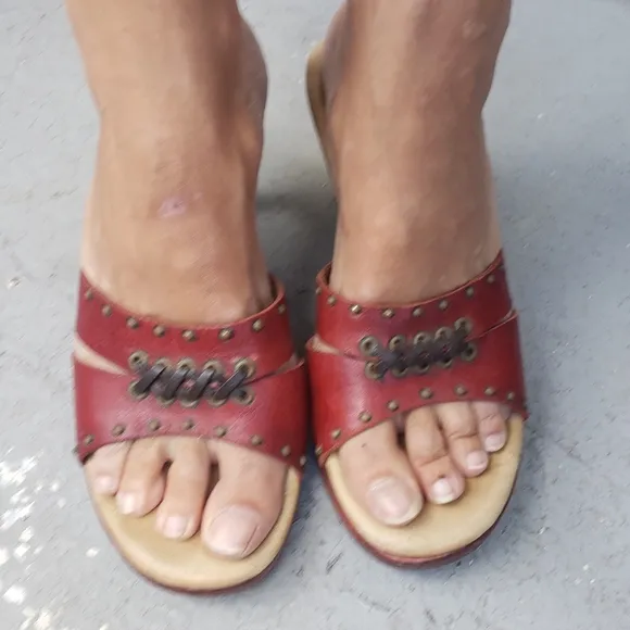 Calleen Cordero red Leather boho Wood Slides Heels studded lace up sandals 9