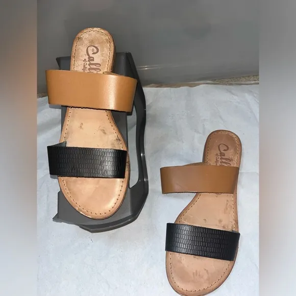 Callisto of California 2 Black Tan Banded Minimalistic LeatherFlat Sandals Sz 9
