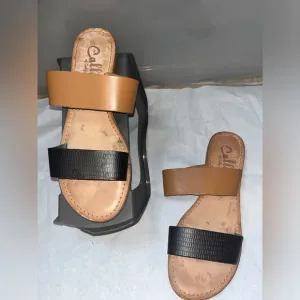 Callisto of California 2 Black Tan Banded Minimalistic LeatherFlat Sandals Sz 9