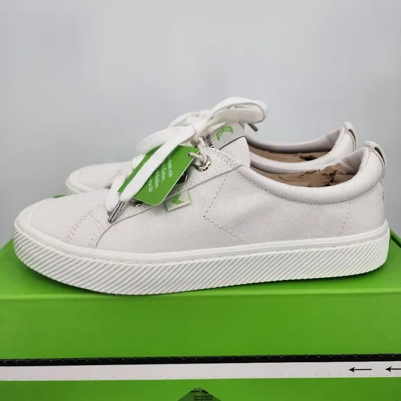 CARIUMA Oca Low White Canvas Fashion Sneakers Size 9 NWT
