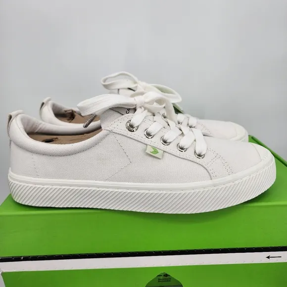 CARIUMA Oca Low White Canvas Fashion Sneakers Size 9 NWT